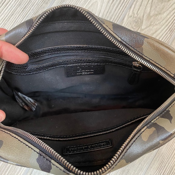 G.I.L.I. Camo Mini Crossbody Bag - Picture 6 of 11